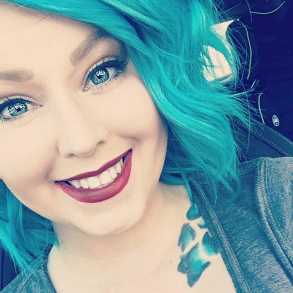 Meet your Posher, Casandra